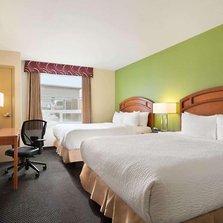 Days Inn & Suites By Wyndham Thompson Esterno foto