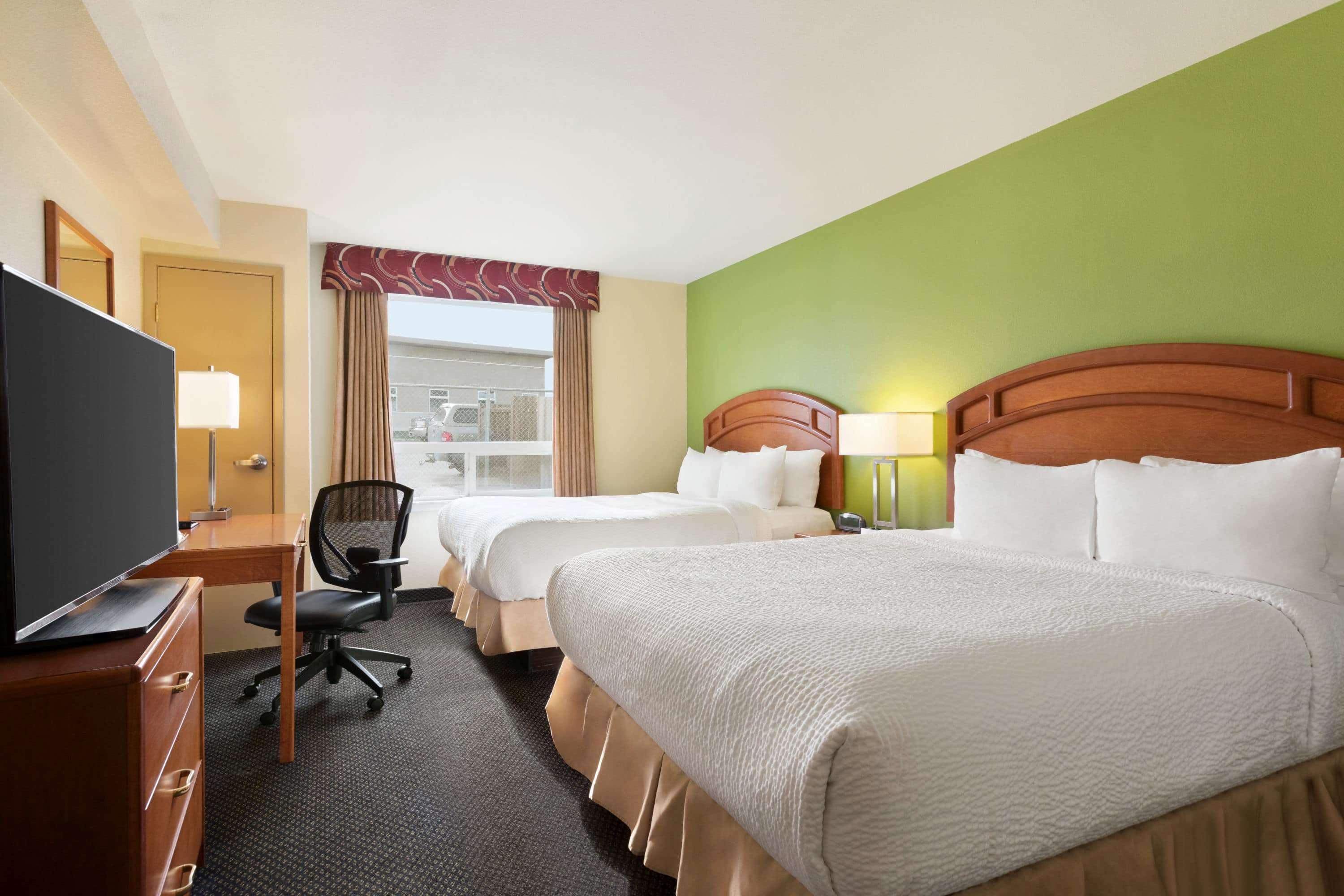 Days Inn & Suites By Wyndham Thompson Esterno foto